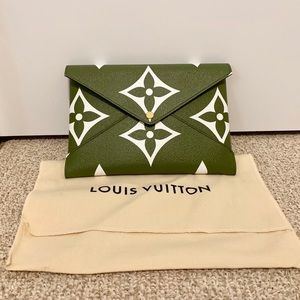 New authentic Louis Vuitton Giant Kirigami pouch